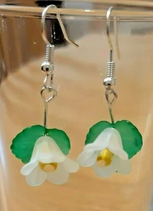LUCITE FLOWER & LEAVES EARRINGS, Green/White; Matching BRACELET; Handmade - Picture 1 of 7