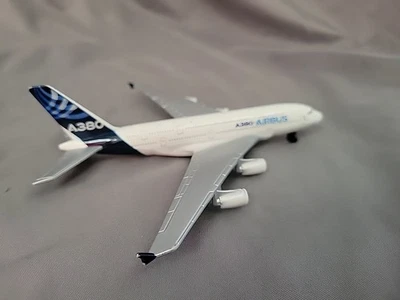 Modelo de avión Diecast Realtoy Airbus A380 (alas de plástico / cuerpo de metal) Foto 1 de 2