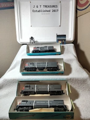 HO Scale Athearn Southern Pacific Un-Powered Dummy Diesel Locomotives - PICK 1 - Image 1 of 4
