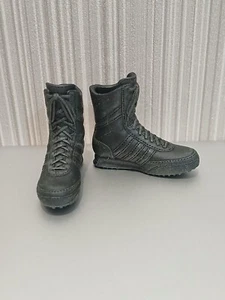 1/6 Scale Hot Toys VGM02 Resident Evil 4 Leon S. Kennedy R.P.D combat boots - Picture 1 of 2