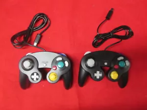 Confezione 2 controller compatibile generico per Nintendo GameCube nero nuovo 8215 - Foto 1 di 2