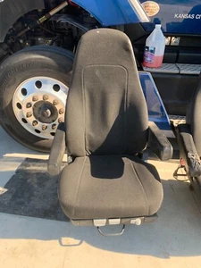C27-00100-111 FREIGHTLINER CASCADIA FRONT LEFT DRIVER SIDE SEAT CUSHION OEM - Picture 1 of 9