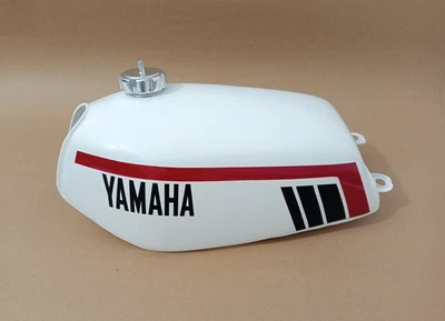 Yamaha DT175 DT 175 1977-78 Acero Pintado Blanco Combustible Gasolina Tanque Con Tapa Foto 1 de 4