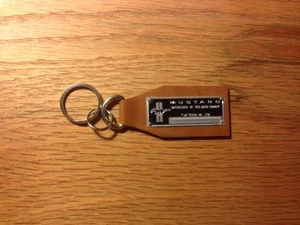 Llavero de cuero placa de datos Ford Mustang Saleen Shelby Cobra SVT GT 281 500 Boss - Imagen 1 de 1