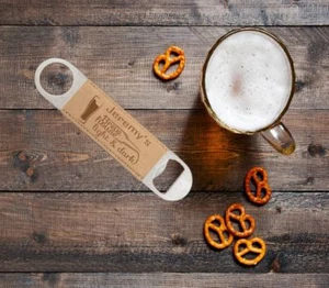Cuero Grabado Personalizado + Abridor de Botellas SS Todo Envuelto para Regalo - Imagen 1 de 1