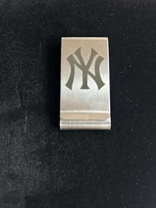 NEW YORK YANKEES PERSONALIZED STAINLESS STEEL MONEY CLIP - BASEBALL HOT! - Picture 1 of 2