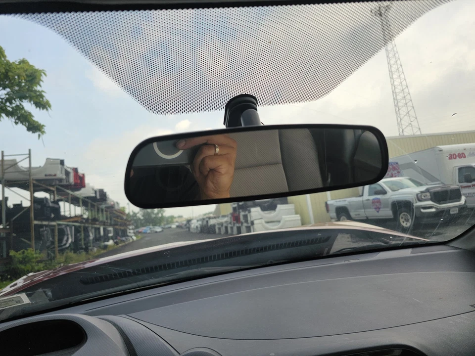 Espejo retrovisor interior delantero central usado se adapta a: Honda Insight 2010 centro delantero Foto 1 de 4