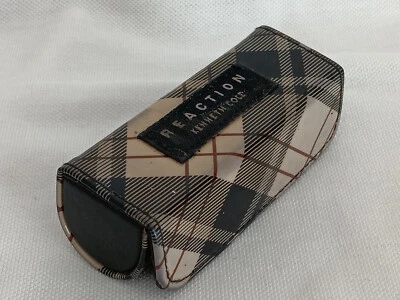 Estuche para lápiz labial KENNETH COLE Reaction con cierre de espejo y botón Foto 1 de 4