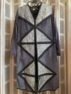 Abrigo de gamuza Tory Burch gris grande estampado de diamantes Foto 1 de 4