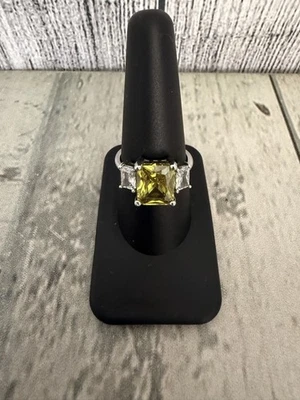 Anillo RYZE 3 Piedras Corte Esmeralda Verde Claro "Peridoto" Plata de Ley 925 Talla 8.5 Foto 1 de 4