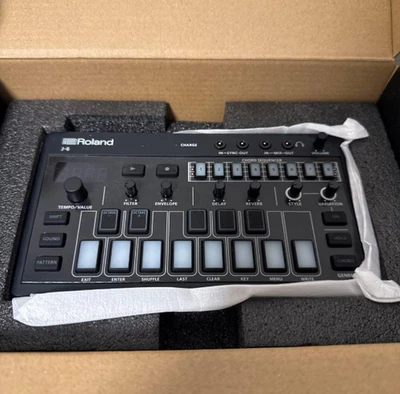 ROLAND J-6 CHORD SYNTHESIZER AIRA COMPACT Sequencer - Image 1 of 4