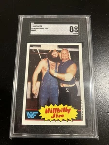 Hillbilly Jim con Hulk Hogan 1985 Topps WWF #15 HOF SGC 8 - Foto 1 di 2