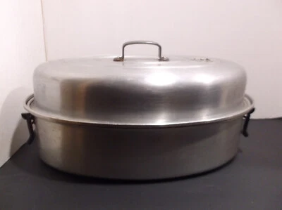VINTAGE MIRRO ALUMINUM ROASTING PAN  W/Vented Lid & Trivet  Oval 15" - Image 1 of 4