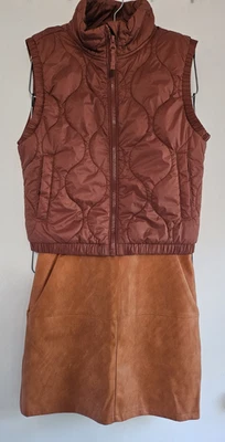 Conjunto tamanho menina L (10-12) colete usado e saia marrom/dourado/laranja ótimas condições - Imagem 1 de 4