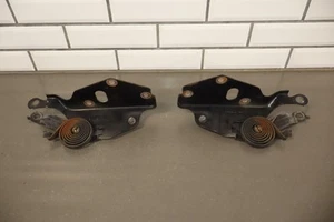 01-07 GMC Sierra Chevy Silverado OEM Hood Hinges GMT800 (Onyx Black 41U) - Picture 1 of 17