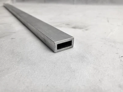 Tubo de aluminio 6063 rectangular de 1/2" x 1", paredes de 1/8", 46" de largo, T52, hueco Foto 1 de 3