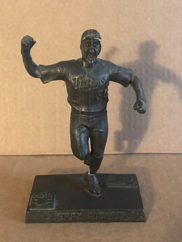 Minnesota Twins Kirby Puckett Bronze Statue SGA DAMAGED Cover