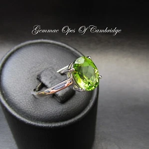 9k 9ct White Gold Ring Oval cut Peridot Solitaire Ring Size P 1.74g Hallmarked - Picture 1 of 10