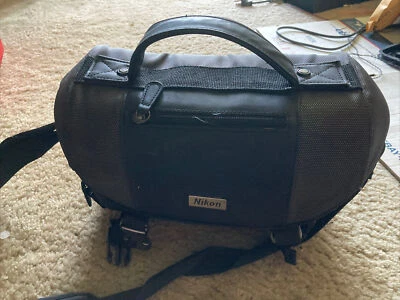 Nikon Genuine DSLR Compartment Camera Bag 11701 Black  w/Shoulder Strap /469 - Image 1 of 4