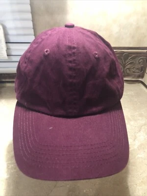Gorra de béisbol lisa granate ajustable con tirantes para adultos de Harriton 100 % algodón Foto 1 de 4