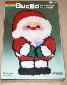 Bucilla Navidad "Santa" Rya Pestillo Alto/Bajo Gancho Portatarjetas Kit 14x23" - Imagen 1 de 6