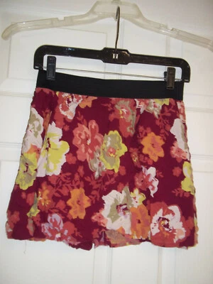 SO Junior Skirt Size Small Floral - Image 1 of 4