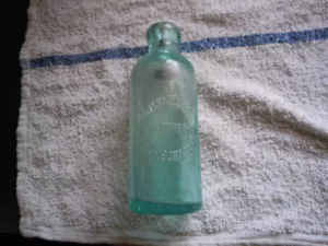 Vintage antike WAUKESHA SODA WATER COMPANY Flasche mit original Metalldeckeleinsatz. - Bild 1 von 10