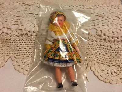 De Colección 4.5" Muñeca de Goma Adorno Estatuilla Checoslovaquia Niña Vestido Adornado Foto 1 de 3