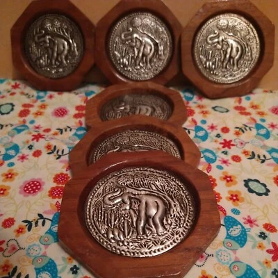  JUEGO DE 6 POSAVASOS ARTESANALES TAILANDESES MADERA TECA ELEFANTES PLACAS METÁLICAS HECHAS A MANO Foto 1 de 4