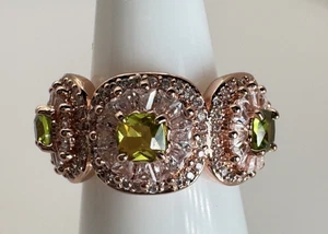 Anillo de agosto Bomb Party talla 5 - RG72105" hojas crepusculares húmedas" peridoto en rosa G - Imagen 1 de 4