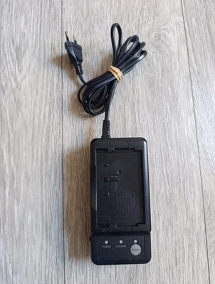 Véritable adaptateur secteur et chargeur de batterie HITACHI VM-AC85E pour caméscope  - Photo 1/4