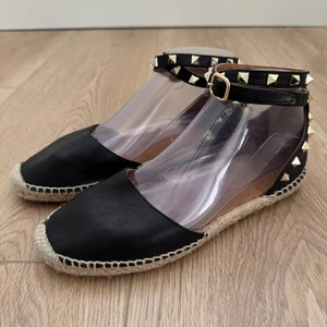 Sandalia Alpargata Maypol Anthropologie NADIL Rock Stud Cuña 38 EE. UU. 8 Cuero Negro - Imagen 1 de 7