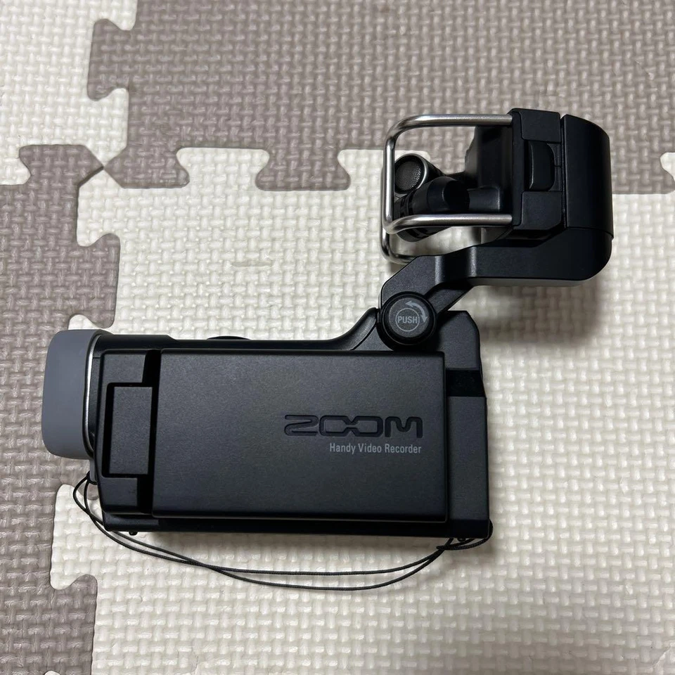 Zoom Q8 Handy Video Recorder HD Camera 2.3K Audio Camcorder Tested - Image 1 of 4