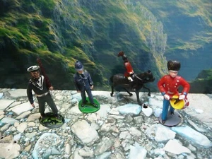 BRITISH VINTAGE TOY FIGURES ,PLASTIC -RARE -LOOK@@ - Picture 1 of 8