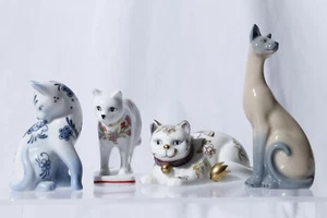 Vtg Franklin Mint Curio Cabinet Cats Satsuma Delft Siamese Figurines - Picture 1 of 4