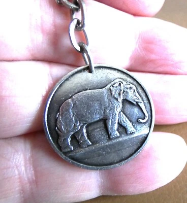 Ancien porte cle métal Elephant Vernis Longelin Limoges, Années 60. - Photo 1/2