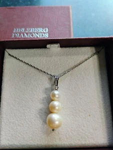Sterling Silver 3 Pearl Necklace from Helzberg Jewelers - IOB - Picture 1 of 4