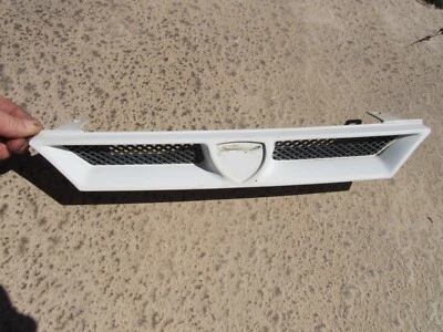 90-91 Eagle Talon TSI 前中心格栅白色带固定器原始设备制造商 — 第 1/4 张图片