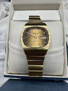 Orologio uomo PULSAR quarzo vintage tono oro spazzolato. Made in H K. Batteria nuova. Foto. - Foto 1 di 20