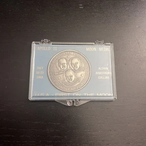 Apollo 11 Moon Landing Medal One Small Step for Man Token Neil Armstrong - Picture 1 of 2