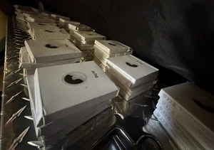 LOTE de 4 Apple AirTag (MX532LLA) - Blanco, Paquete de 1 - Caja abierta - Imagen 1 de 3