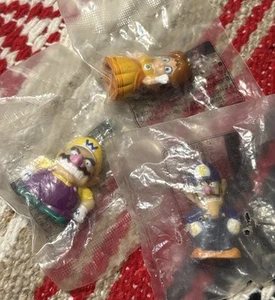 VTG 2005 Japan TOMY Choco Party Super Mario Wario Mini Finger Puppet Figure NEW - Picture 1 of 9