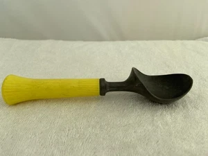 Vintage Bonny Product Co. Ice Cream Scoop Yellow Handle New York - Picture 1 of 6