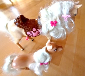 Mattel N1692 Barbie Pferd Tawny läuft mit und ohne Baby Pferd Fohlen - Bild 1 von 2