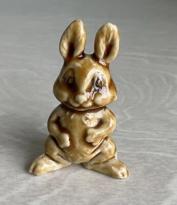 Wade Rabbit - Sharps Chocolate 1971 Smiling Rabbit - 5cm Tall - Picture 1 of 6