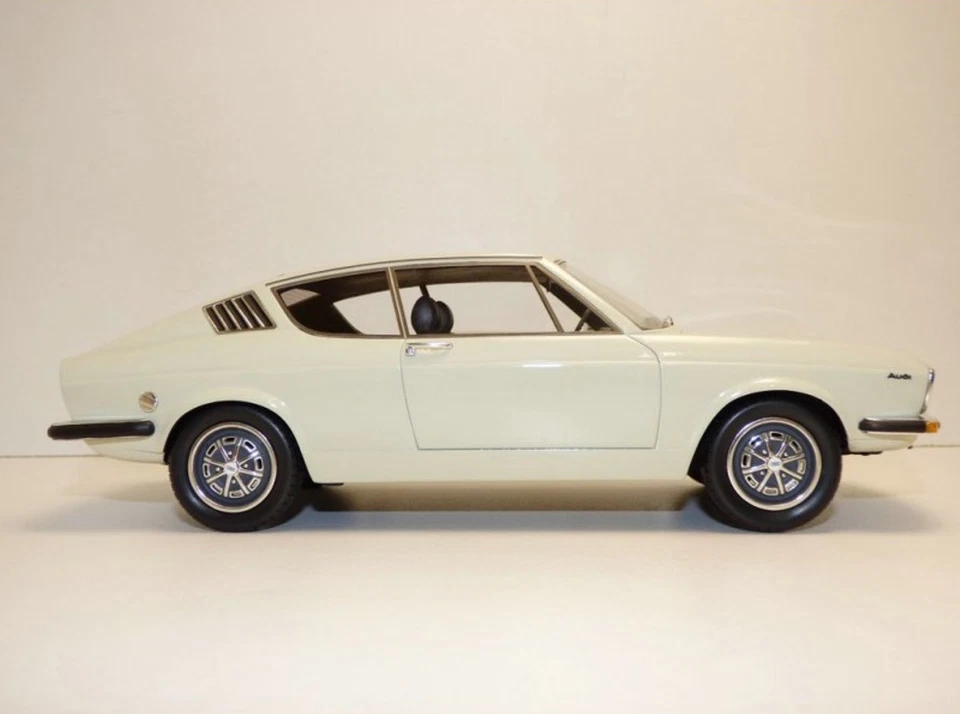 Audi 100 Coupe S 1971 C1 Metallo Bianco KK Scala KKRE18004 1/18 Resina - Immagine 1 di 4