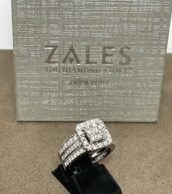 JUEGO DE ANILLO NUPCIAL DE DIAMANTES TALLA PRINCESA CUÁDRUPLE DE ORO BLANCO 14K 1-1/2 CT TW TALLA 5 Foto 1 de 4