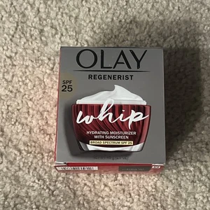 Olay Regenerist Whip feuchtigkeitsspendende Feuchtigkeitscreme mit Sonnencreme LSF 25 EXP: 12/2026+ - Bild 1 von 1