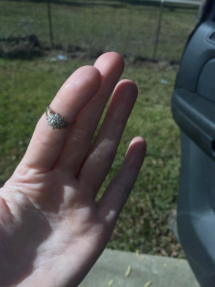 10K Diamond Cluster Ring Vintage, Size 5.5 - Image 1 of 2