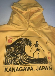 Felpa con cappuccio Bowery Kanagawa Japan uomo grafica gialla taglia small nuova💀 - Foto 1 di 6